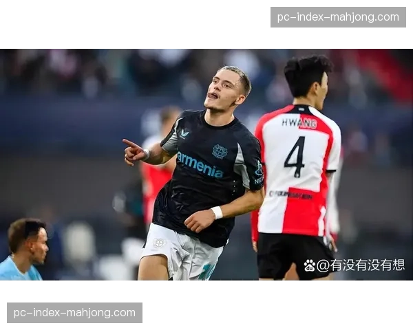 进球后，勒沃库森小将维尔茨跑向场边与患病小球迷庆祝