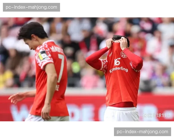 勒沃库森主帅赛前发布会谈阵型：三中卫体系仍是应对密集赛程的基石